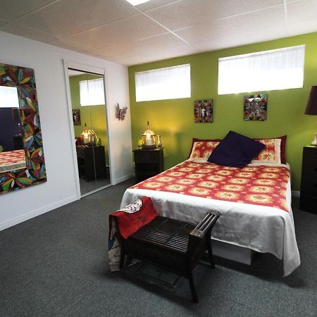 Room In Guest Room - Gandhi Very Large Room Decorated In Indian Style, Office Space And Sofa Notre-Dame-des-Monts Exteriör bild